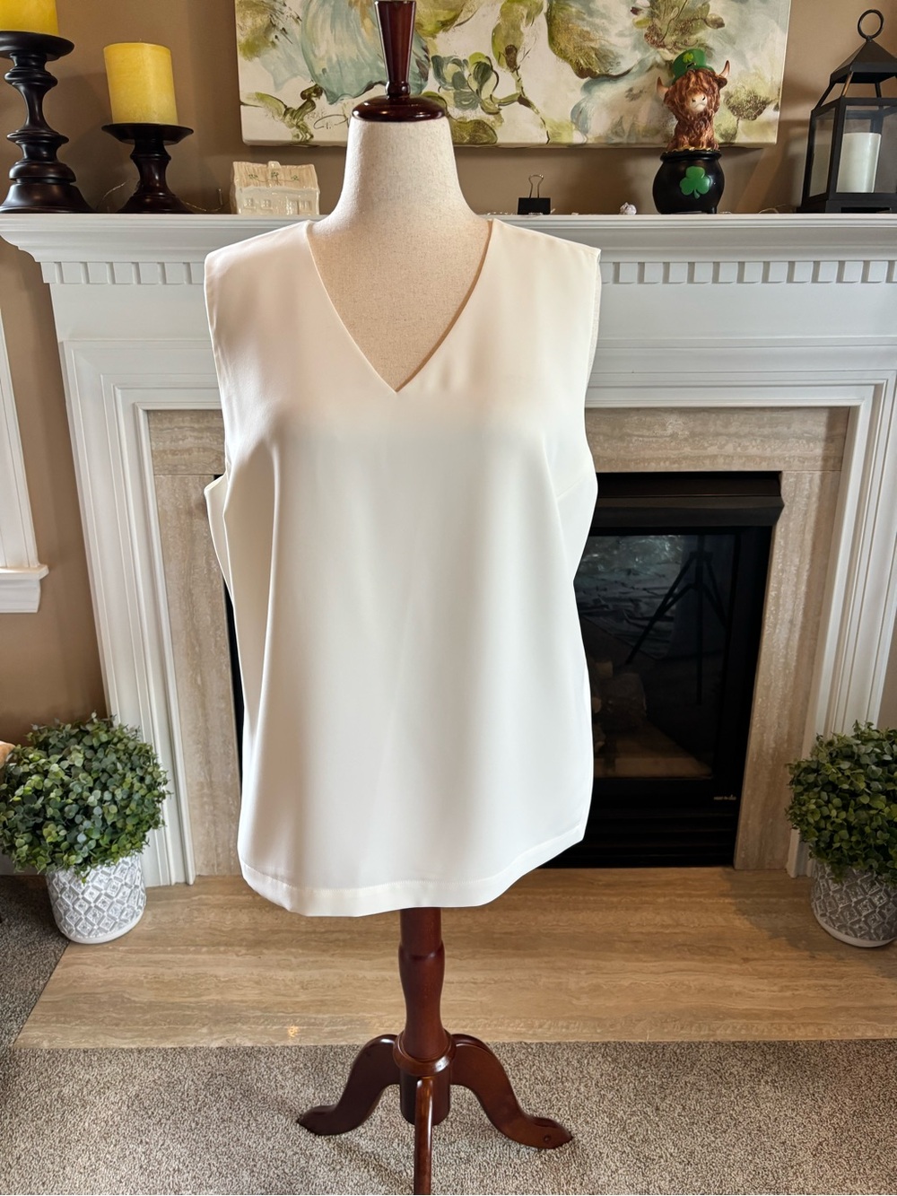 *NEW* Chico’s Black Label Curved Back Ivory Sleeveless Blouse - Size 4 (20/22)